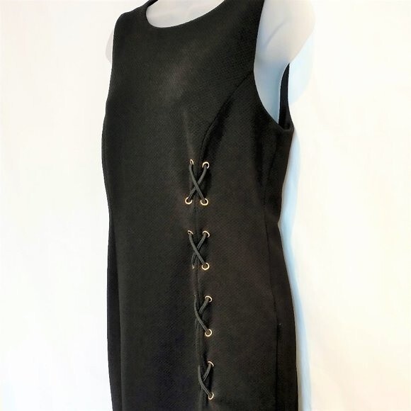 Carmen Marc Valvo Black Sheath Dress 8 Textured Knit Grommet Laced Knee-Length - Picture 7 of 11